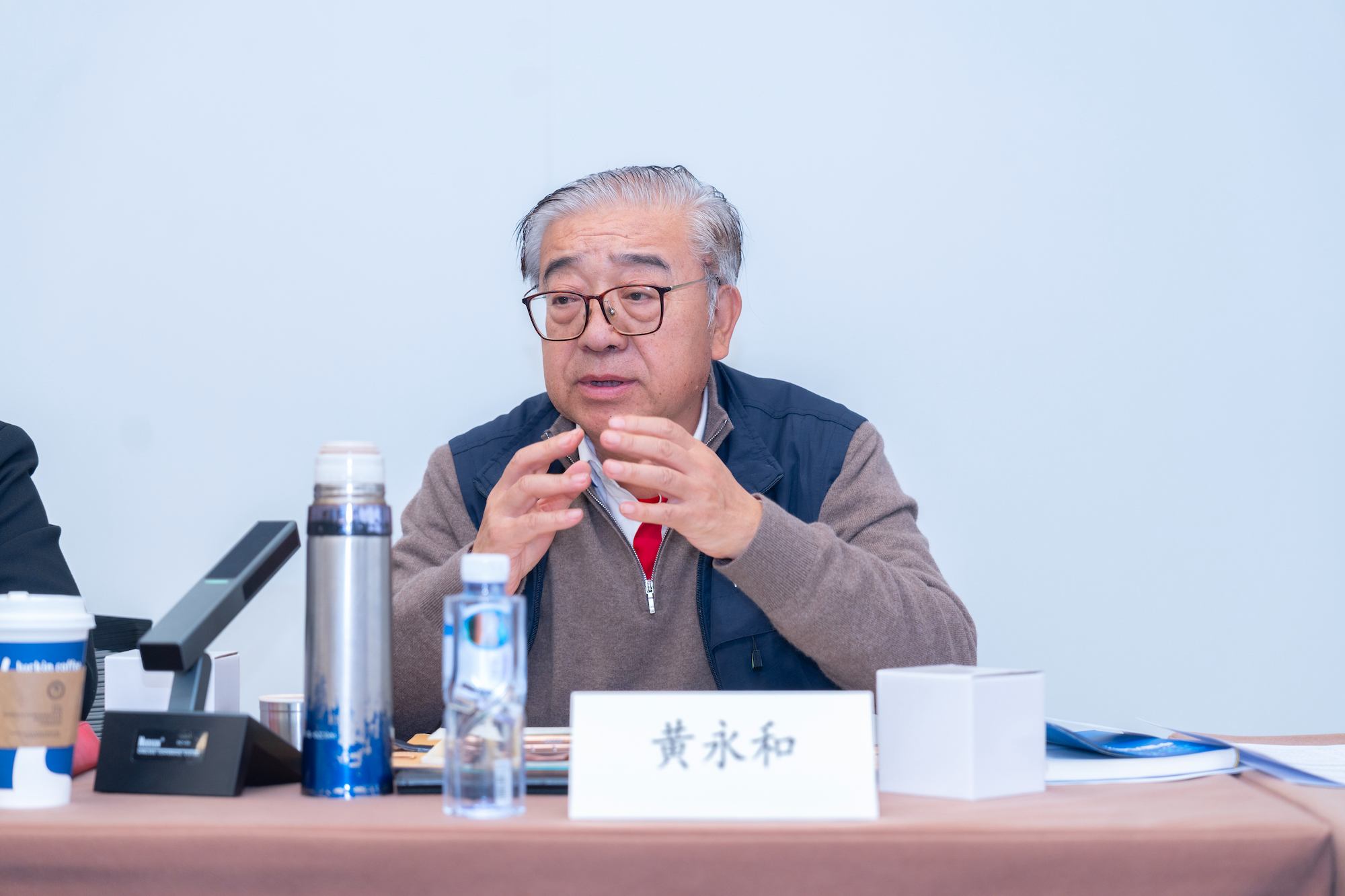 3、中国汽车技术研究中心有限公司原资深首席专家、《汽车低碳蓝皮书》编委会专家黄永和 (1).jpg